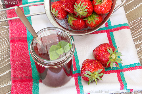 Image of Preserving strawberry confiture