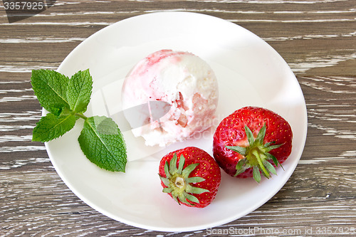 Image of Strawberry ice cream