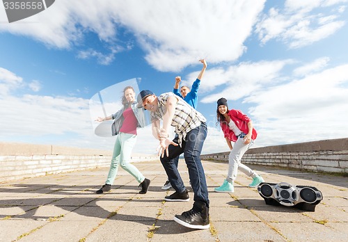 Image of group of teenagers dancing