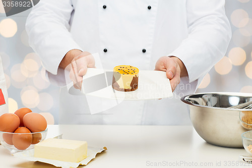 Image of close up of male chef cook baking dessert