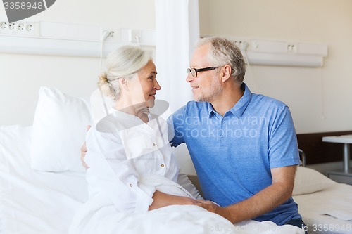 Image of senior couple meeting at hospital ward