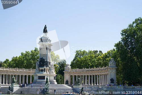 Image of Columns at the Retiro park