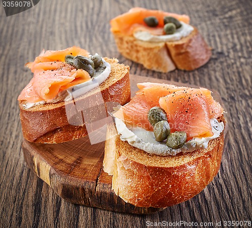 Image of toasted bread with smoked salmon fillet