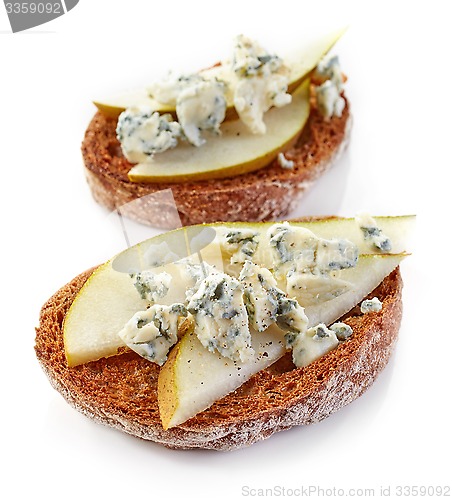 Image of toasted bread with pear and blue cheese