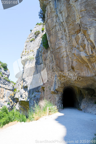 Image of Tunel through the rock