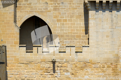 Image of Walls and door in Olite