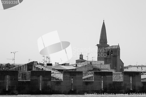 Image of From the castle of Olite in black and white