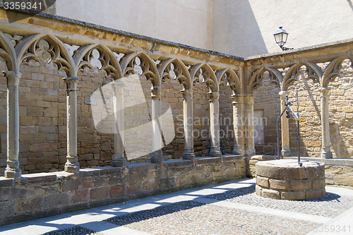 Image of Waterwell in Olite castle