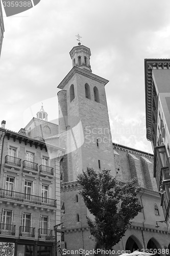 Image of San Saturnino church by the city hall