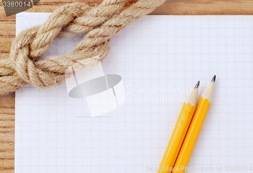 Image of note and pencils