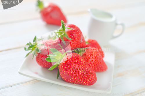 Image of strawberry with creams