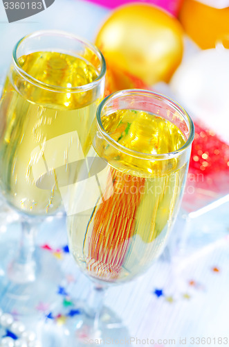 Image of champagne flutes