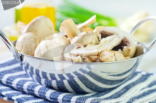 Image of raw mushroom