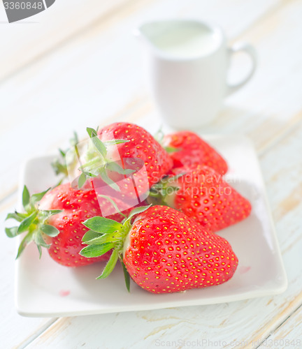 Image of strawberry with creams