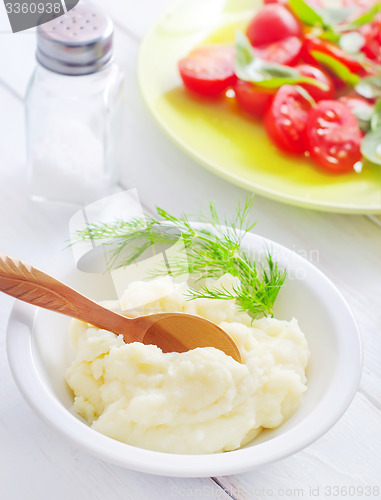 Image of Mushed potato in the white bowl