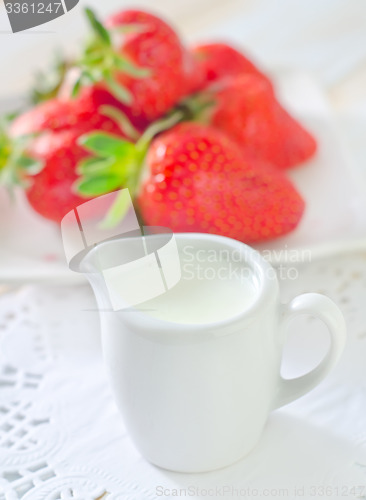 Image of strawberry with creams