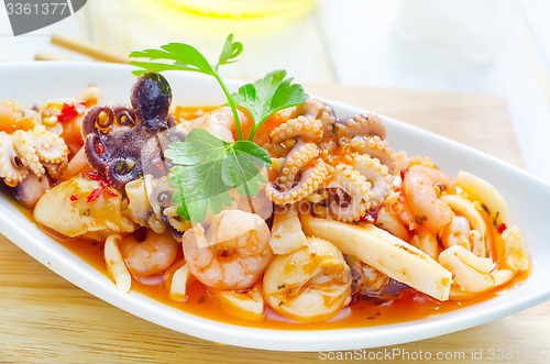 Image of salad with seafood