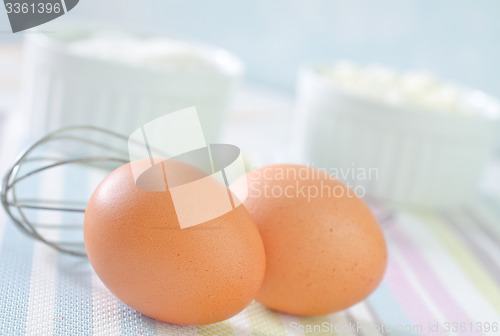 Image of raw eggs