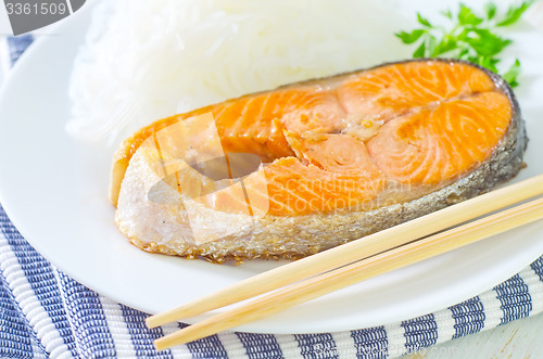 Image of salmon with rice noodles