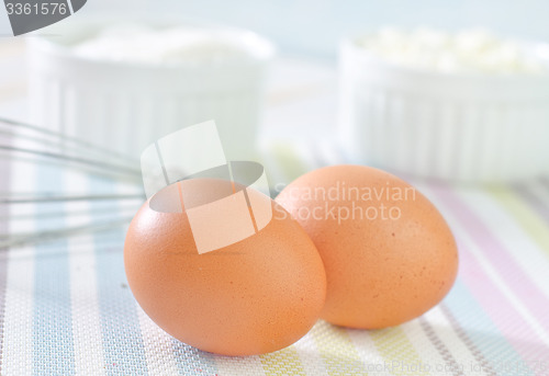 Image of raw eggs