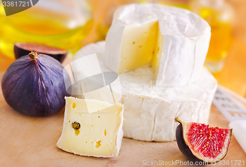 Image of cheese and fig