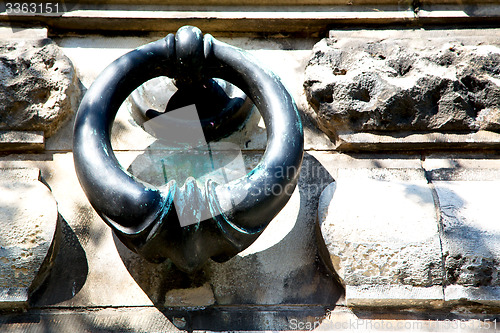 Image of   handle in london antique concrete   and light