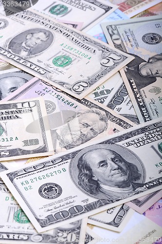 Image of Ukrainian hryvnia and the american dollars
