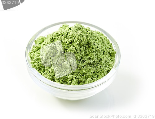 Image of bowl of green wheat sprouts powder