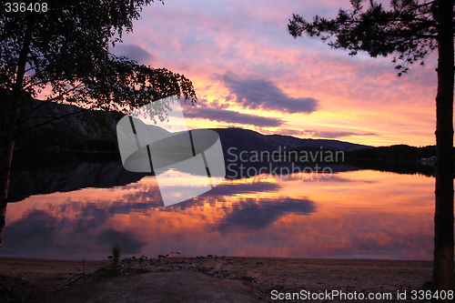 Image of Sunset Lake Nisser w.trees