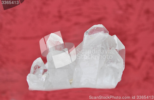 Image of Rock crystal on red