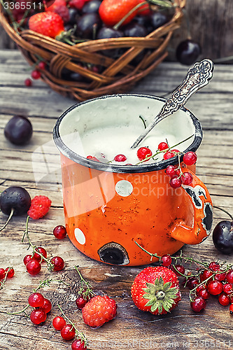 Image of ice cream with fresh fruit