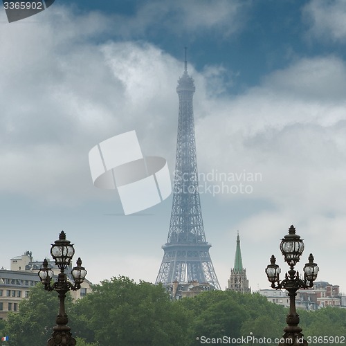 Image of Eiffel tower in Paris, France