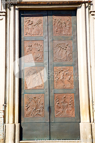 Image of old door in italy the historical gate