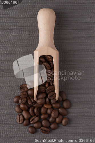 Image of Wooden scoop with coffee beans