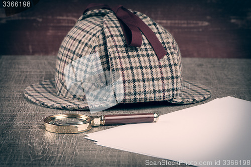 Image of Sherlock Hat and magnifying glass