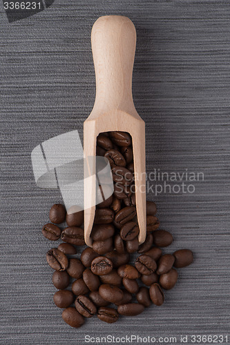 Image of Wooden scoop with coffee beans