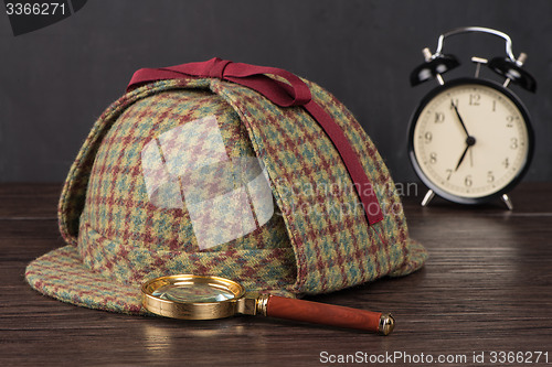 Image of Sherlock Hat and magnifying glass