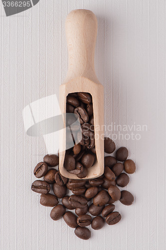 Image of Wooden scoop with coffee beans