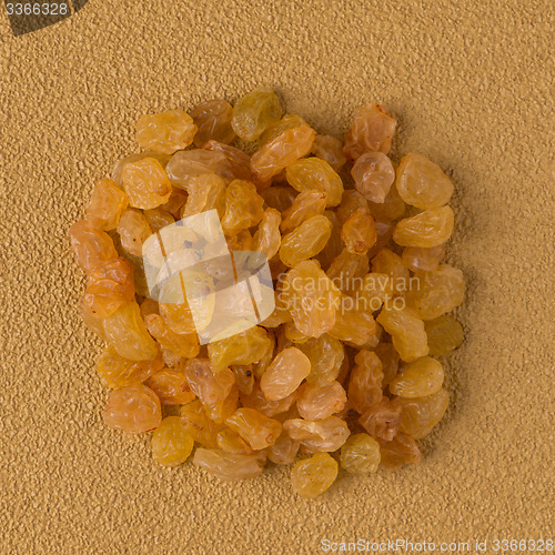 Image of Circle of golden raisins