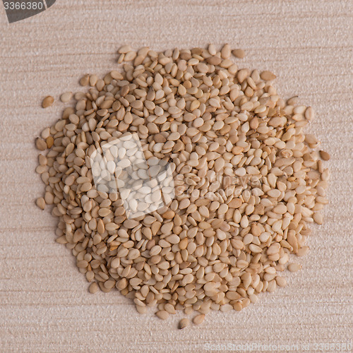 Image of Circle of sesame seeds