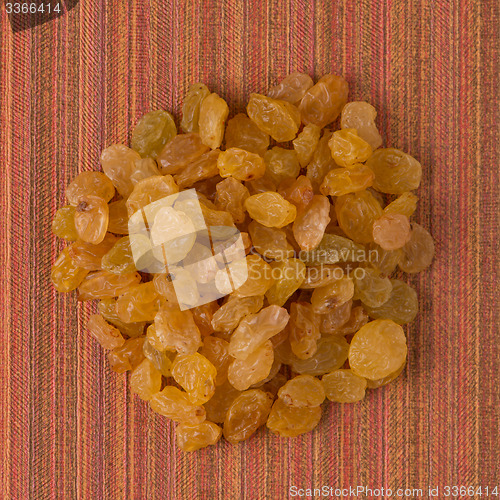 Image of Circle of golden raisins