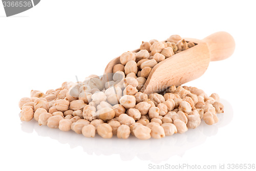 Image of Uncooked chickpeas and wooden scoop