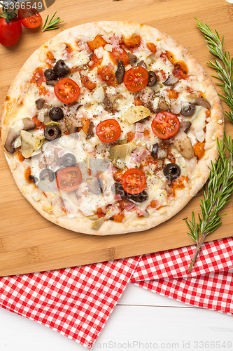 Image of Pizza with bacon, olives and tomato