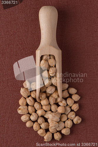 Image of Wooden scoop with chickpeas