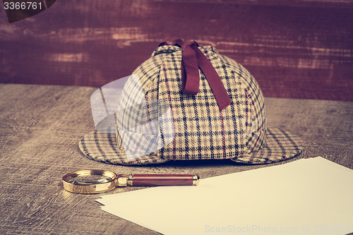 Image of Sherlock Hat and magnifying glass