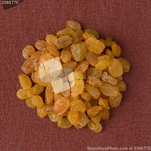 Image of Circle of golden raisins