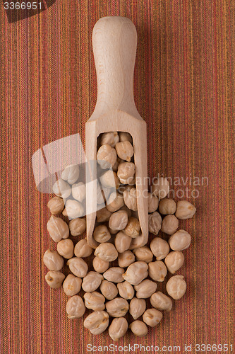 Image of Wooden scoop with chickpeas
