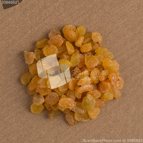 Image of Circle of golden raisins