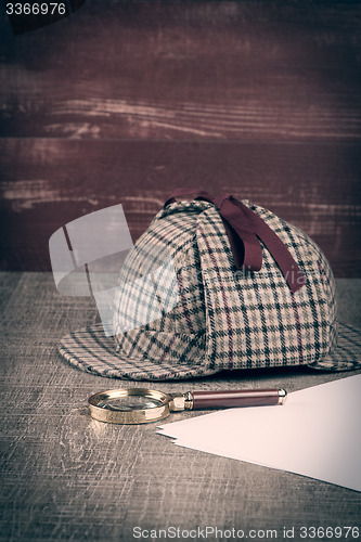 Image of Sherlock Hat and magnifying glass