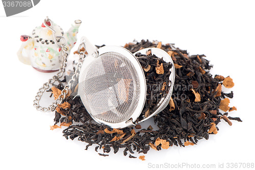 Image of Black dry tea with petals